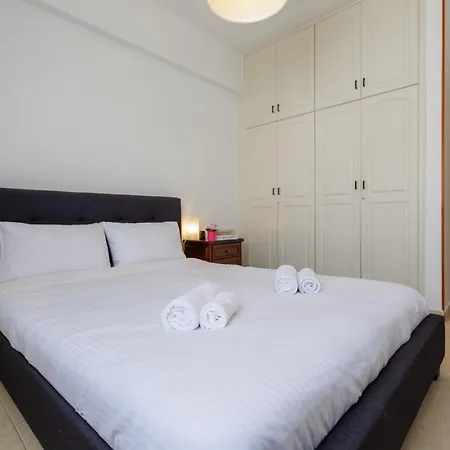 Central, Homely & Bright Gem With Balcony, Fast Wifi & Workspace By The Front Desk