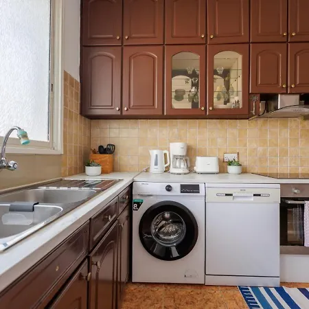 아파트 Central, Homely & Bright Gem With Balcony, Fast Wifi & Workspace By The Front Desk *