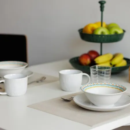 Central, Homely & Bright Gem With Balcony, Fast Wifi & Workspace By The Front Desk