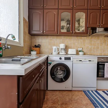 Central, Homely & Bright Gem With Balcony, Fast Wifi & Workspace By The Front Desk