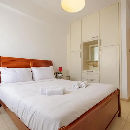 Central, Homely & Bright Gem With Balcony, Fast Wifi & Workspace By The Front Desk 아파트