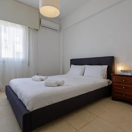 Central, Homely & Bright Gem With Balcony, Fast Wifi & Workspace By The Front Desk 아파트