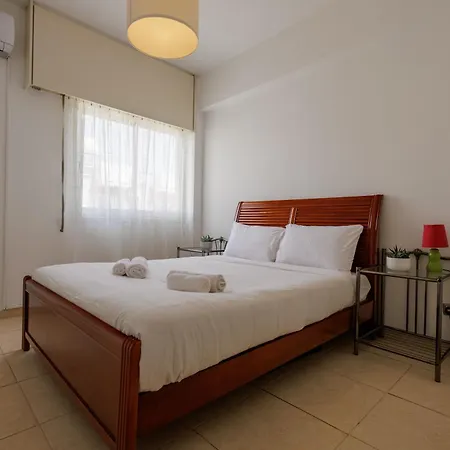 Central, Homely & Bright Gem With Balcony, Fast Wifi & Workspace By The Front Desk 아파트 레메소스