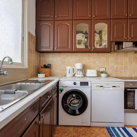 Central, Homely & Bright Gem With Balcony, Fast Wifi & Workspace By The Front Desk
