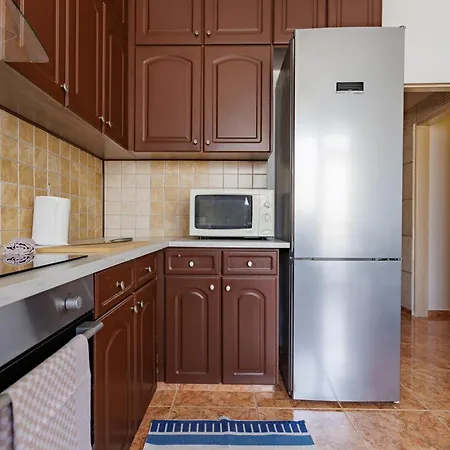 아파트 Central, Homely & Bright Gem With Balcony, Fast Wifi & Workspace By The Front Desk
