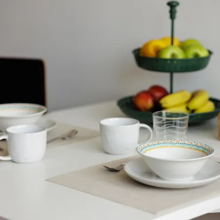 Apartman Central, Homely & Bright Gem With Balcony, Fast Wifi & Workspace By The Front Desk Limassol