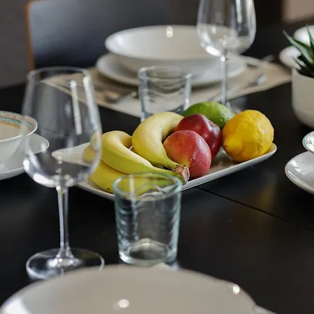 Central, Homely & Bright Gem With Balcony, Fast Wifi & Workspace By The Front Desk 아파트 레메소스