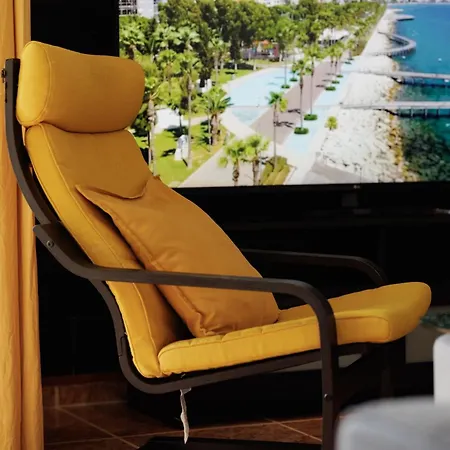 Central, Homely & Bright Gem With Balcony, Fast Wifi & Workspace By The Front Desk Apartman Limassol